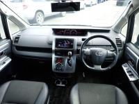 Toyota VOXY 2014