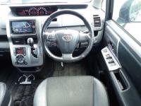 Toyota VOXY 2014