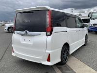 Toyota NOAH 2015