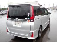 Toyota NOAH 2015