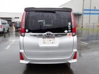 Toyota NOAH 2015