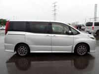 Toyota NOAH 2015