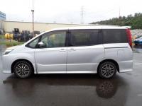Toyota NOAH 2015