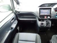 Toyota NOAH 2015