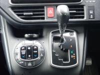 Toyota NOAH 2015