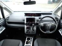 Toyota VOXY 2014