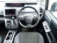 Toyota VOXY 2014