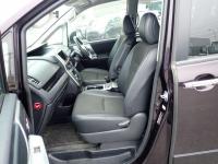 Toyota VOXY 2014