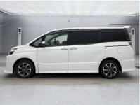 Toyota VOXY 2020