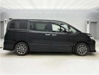 Toyota VOXY 2016