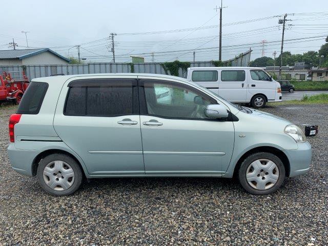 Toyota raum 2005