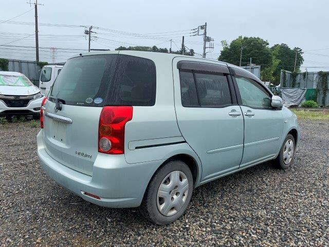 Toyota raum 2005