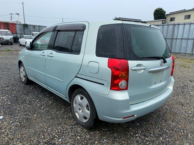 Toyota raum 2005