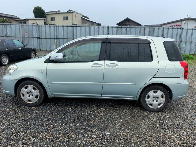 Toyota raum 2005